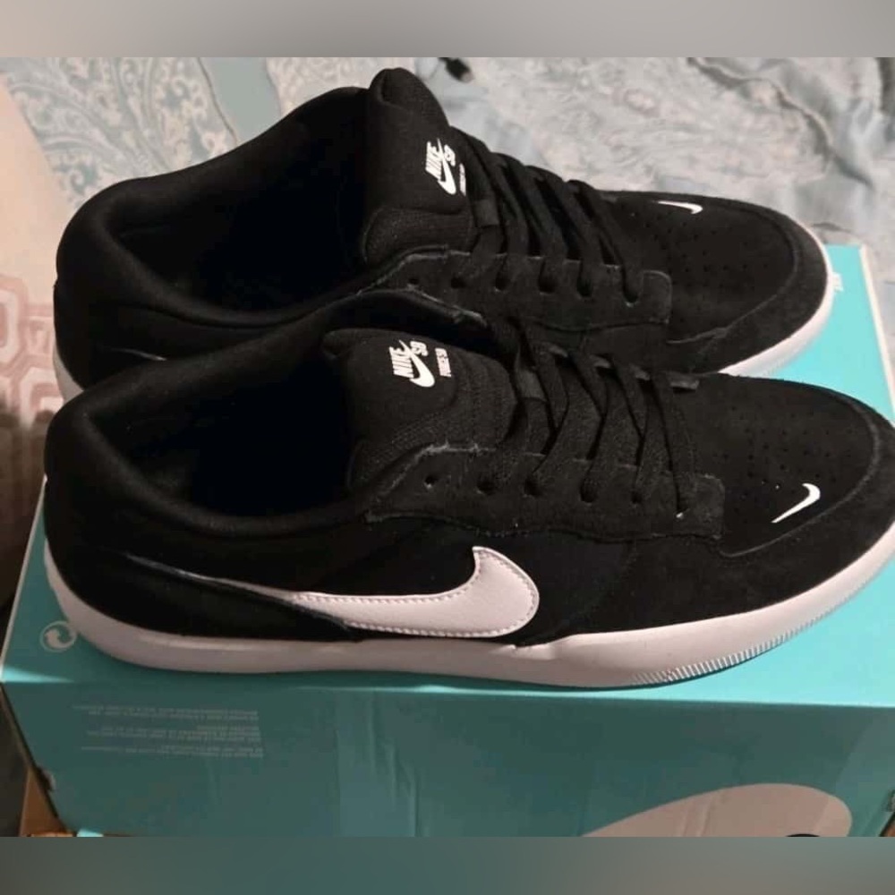 Nike SB Black and White Men's Sneakers Size 12